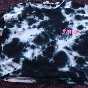 cute long sleeve crop top!!